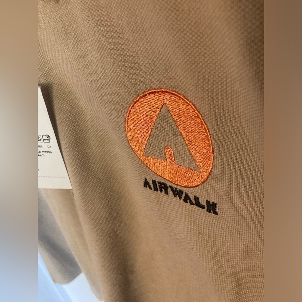 4/$25 Airwalk crop top in size small in a brown/tan color. NWT & never worn - Picture 5 of 5